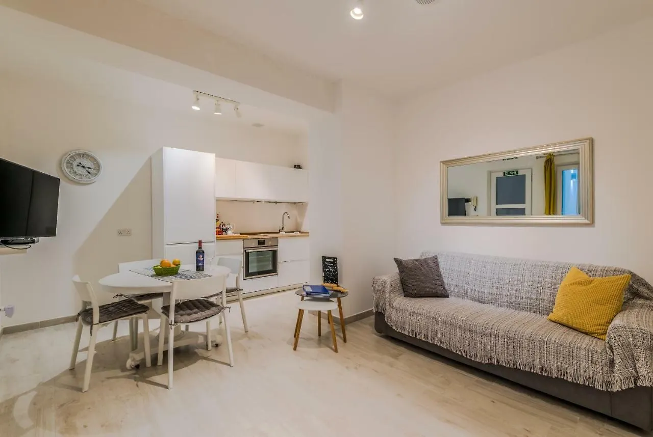 Valletta Spacious Duplex - St.Paul's Apartments