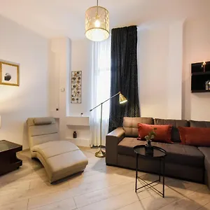 Discover Comfort: Charming & Spacious In The Old Town Appartamento Bucarest
